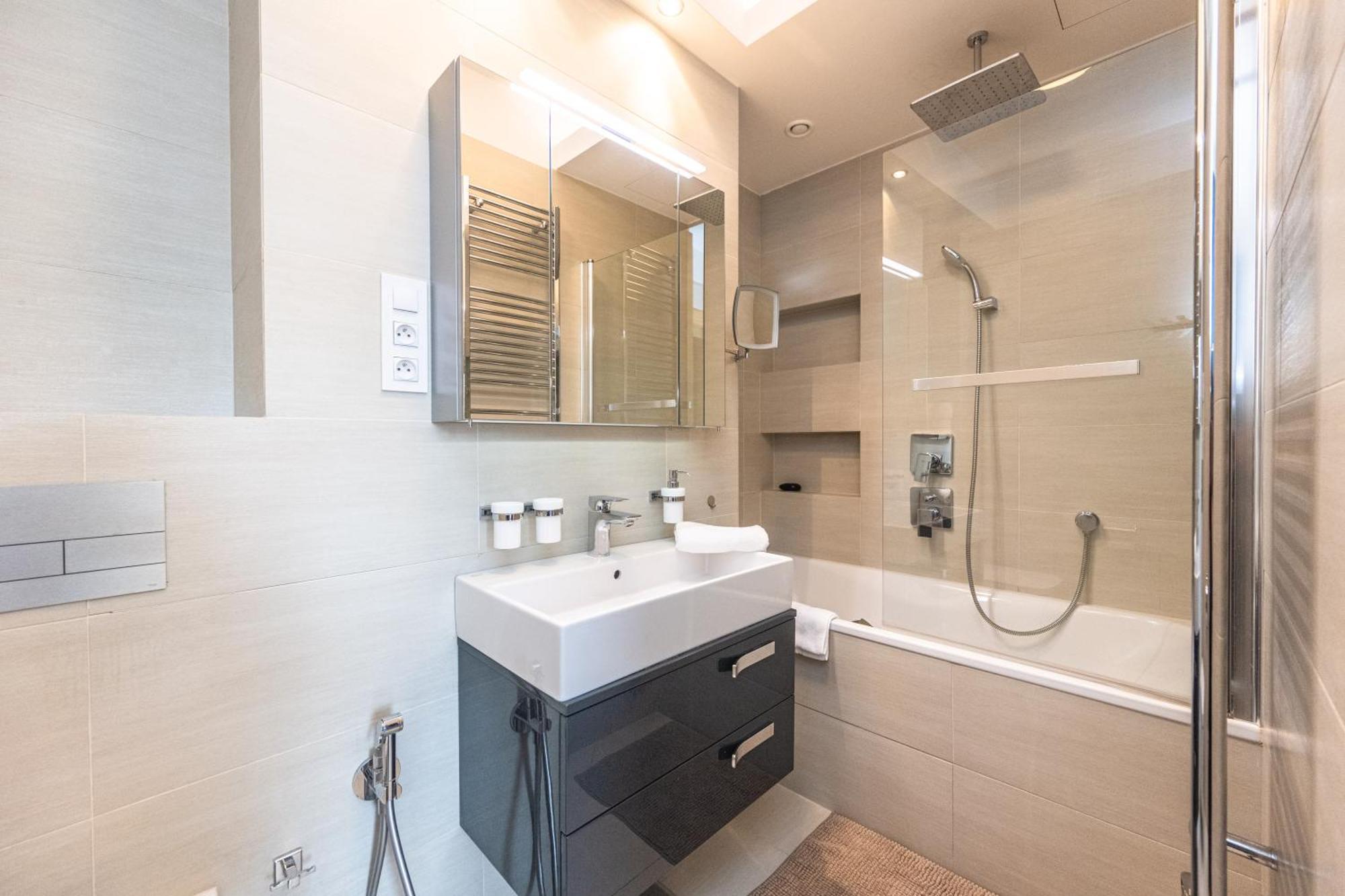 Wishlist Residences - Karlin Free Parking Apartment Prag